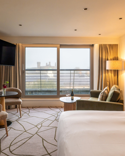 Kilkenny suites with Castle View - Elegant Hotel Room with Balcony