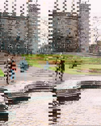 Castle View Rooms Kilkenny - Couple Walking towards Castle