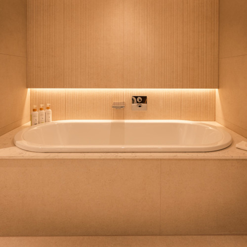 Hotels in Kilkenny City - Bathroom with a Modern Bathtub