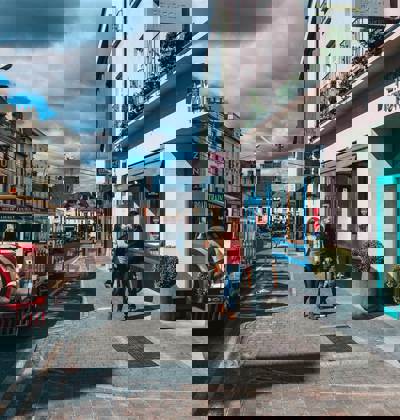 Romantic Hotel Kilkenny - Couples Entering Pembroke Kilkenny Hotel