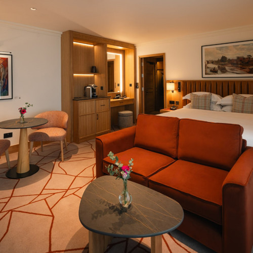 Suites with City View Kilkenny - Large Room with Sofa and Bed